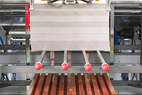 प्रिंट फिनिशिंगसाठी इंटेलिजेंट लॅमिनेटिंगला अधिक शाश्वत पर्याय काय बनवते?